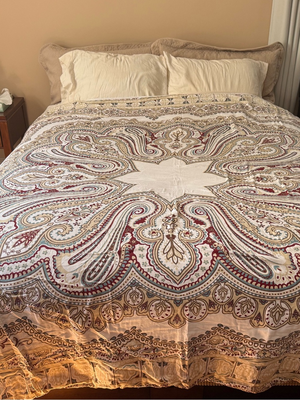 Bella Lux Cream Paisley Medallion Duvet cover with matching pillowcases